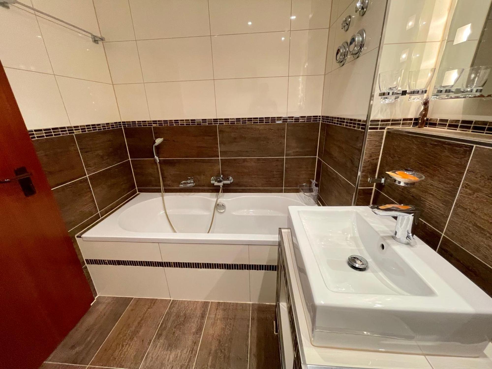 Wunderschoenes 2 Zimmer Apartment Zentrum Goldstadt Pforzheim Esterno foto