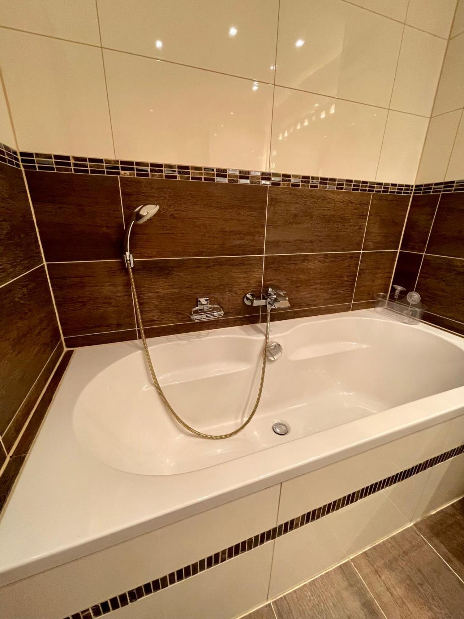 Wunderschoenes 2 Zimmer Apartment Zentrum Goldstadt Pforzheim Esterno foto